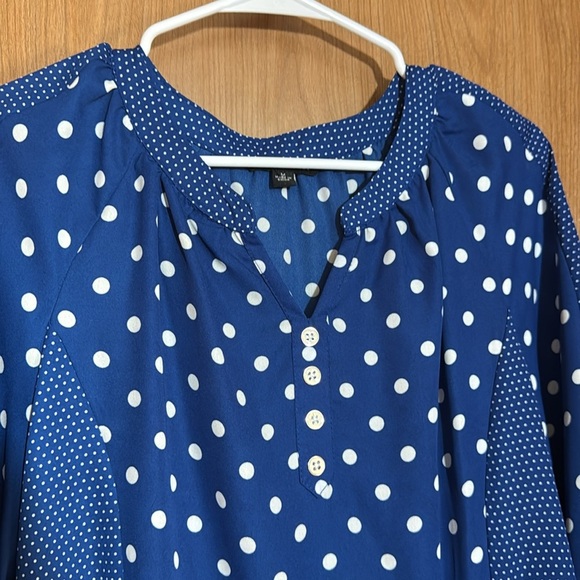 Zac & Rachel Blue Polka Dot Women's Top size medium Pit - Picture 4 of 4